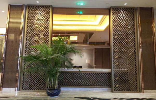 大堂立马